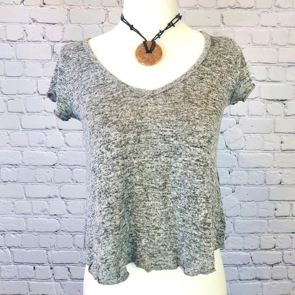𝅺HOLLISTER Vee Neck Crop Top Grey sz. XS - Picture 1 of 9